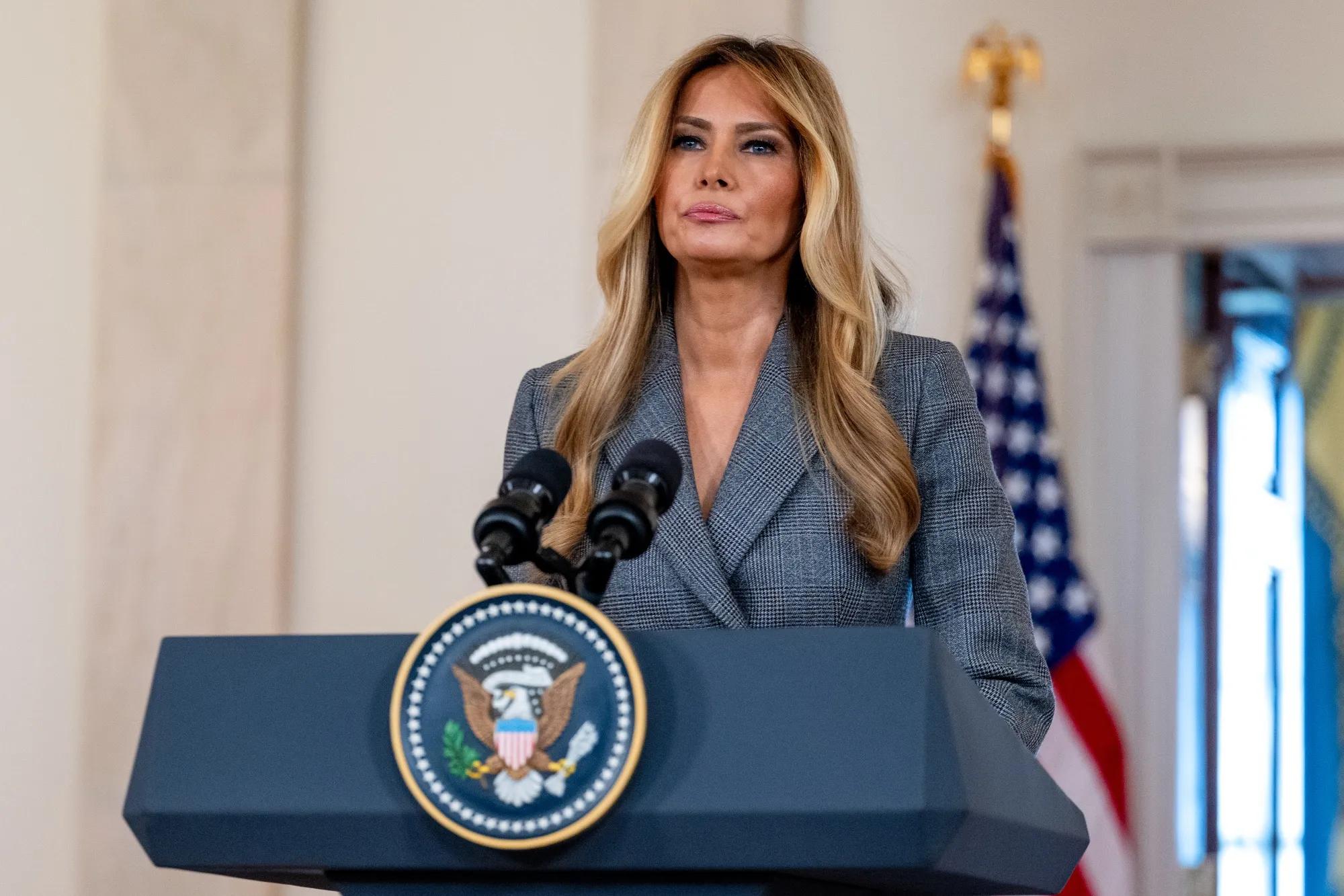 Melania Trump Denies Epstein Ties, Calls for Hearing on Abuse Survivors - Bloomberg