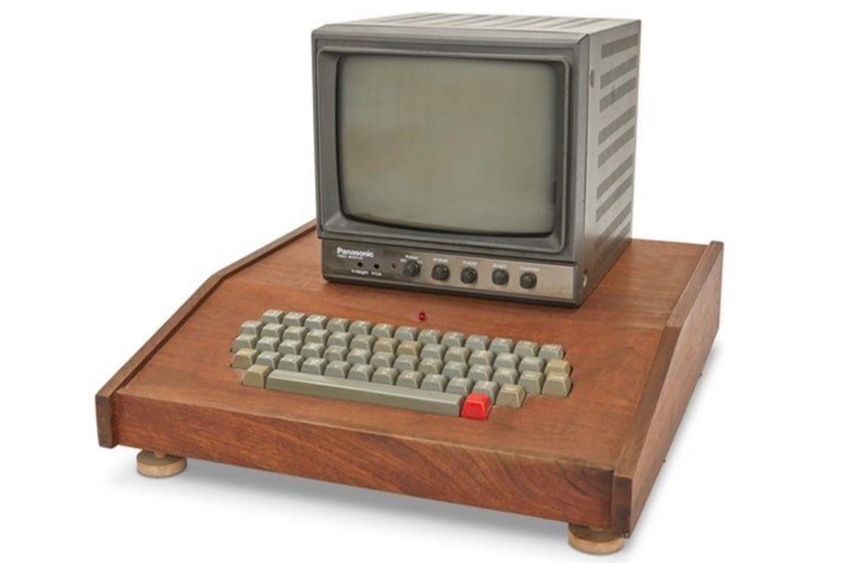 1976 wooden Apple-1 computer sells for $400K at auction