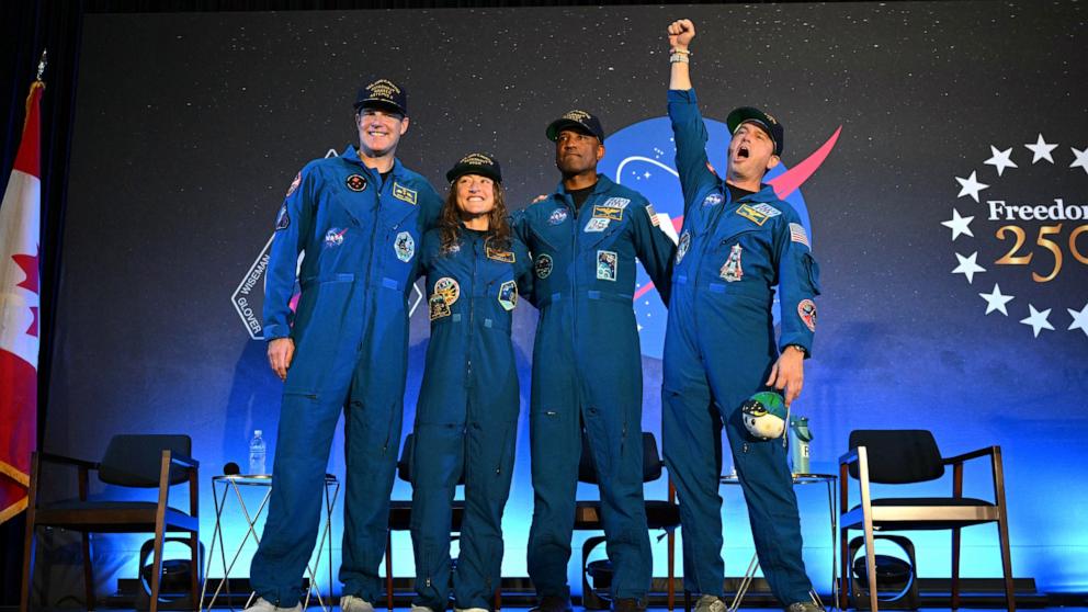 Artemis II live updates: Crew makes 1st appearance since return from moon mission - Good Morning America