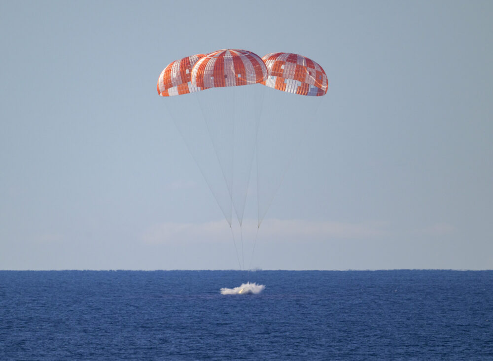 Artemis II astronauts splash down in Pacific Ocean, capping historic 10-day mission to the moon – Houston Public Media
